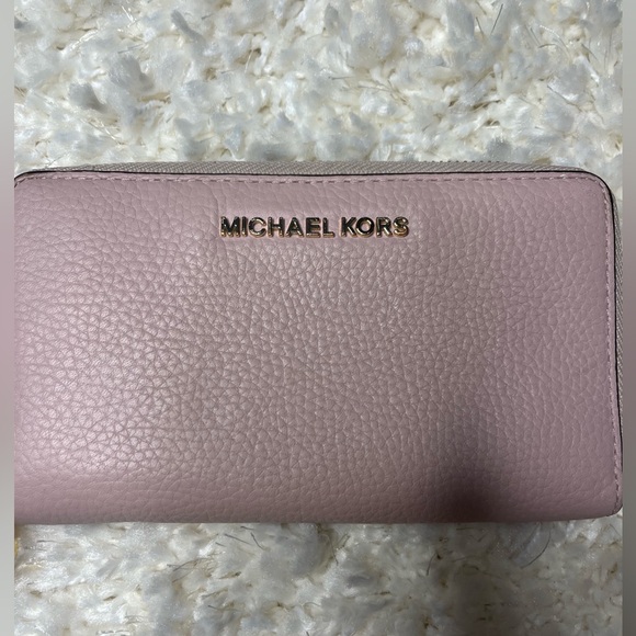 Micahel Kors pink wristlet wallet - Picture 3 of 9